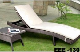 OUTDOOR LOUNGER WITH SIDE TABLE
